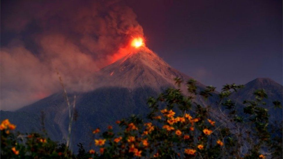 Thousands flee Goma city in DR Congo after volcano erupts