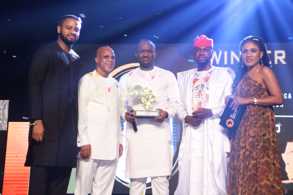 L-R: The Future Awards Africa Winner 2016, Mark Okoye; Chairman Troyka Holdings, Biodun Shobanjo; Winner Of The Future Awards Africa For ‘The Young Person Of The Year’ (2018), Samson Itodo; Co-Founder, The Future Awards Africa, Adebola Williams and Portfolio Manager, Non-Alcoholic brands, Nigerian Breweries Plc., Ngozi Nkwoji presenting the Young Person Of The Year award at The Future Awards Africa 2018.