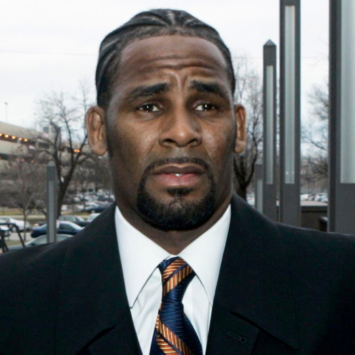 R.Kelly gets bail after coming up with $100,000 bond