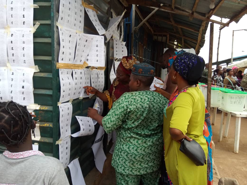 Voters scramble to search their name in Ward B Idimu, Alimosho area of Lagos. PHOTO BY: Kayode Ekundayo.