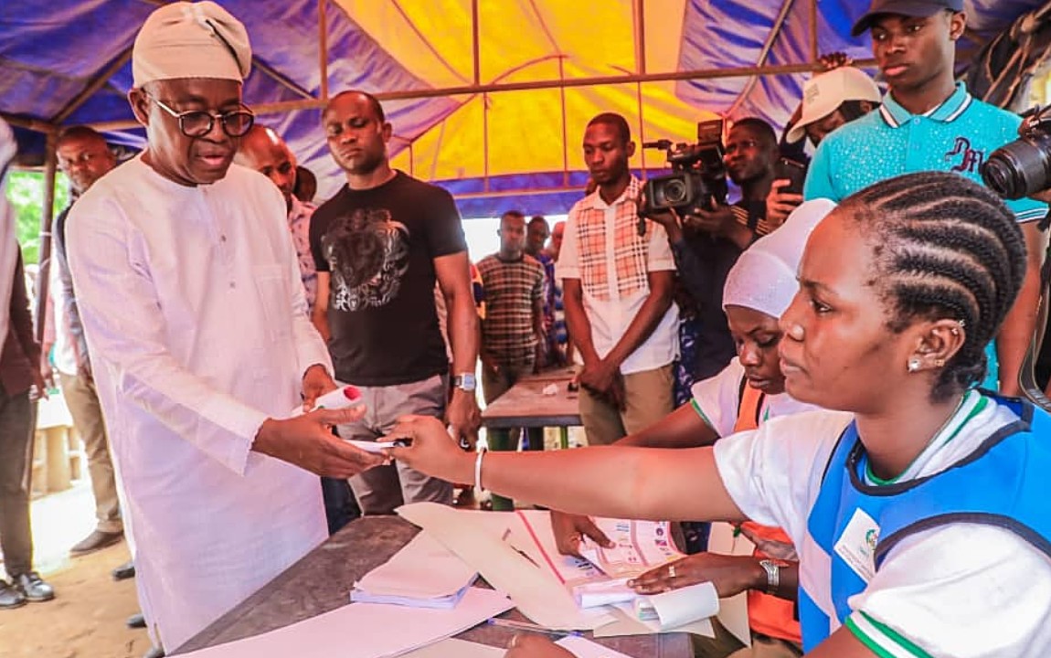 Osun state Governor, Gboyega Oyetola, participating in the electoral exercise in Iragbiji LGA of the state. PHOTO BY: Hameed Oyegbade.