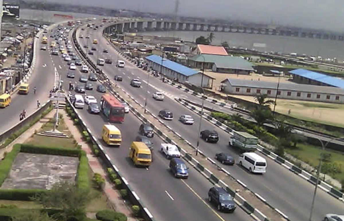 Lagos shuts bridge