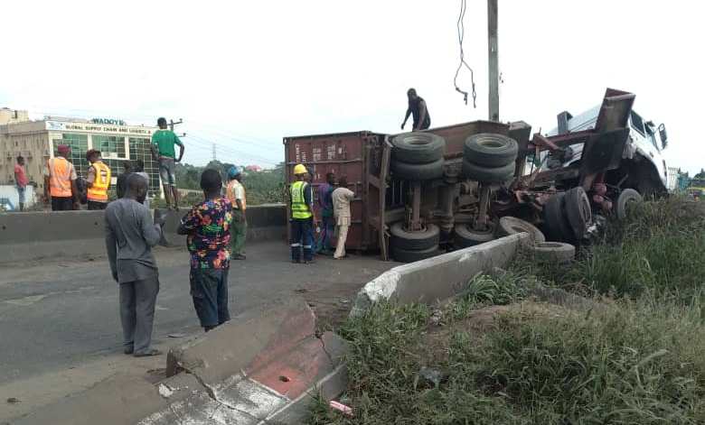 Container crushes 3 to death on Lagos-Ibadan expressway