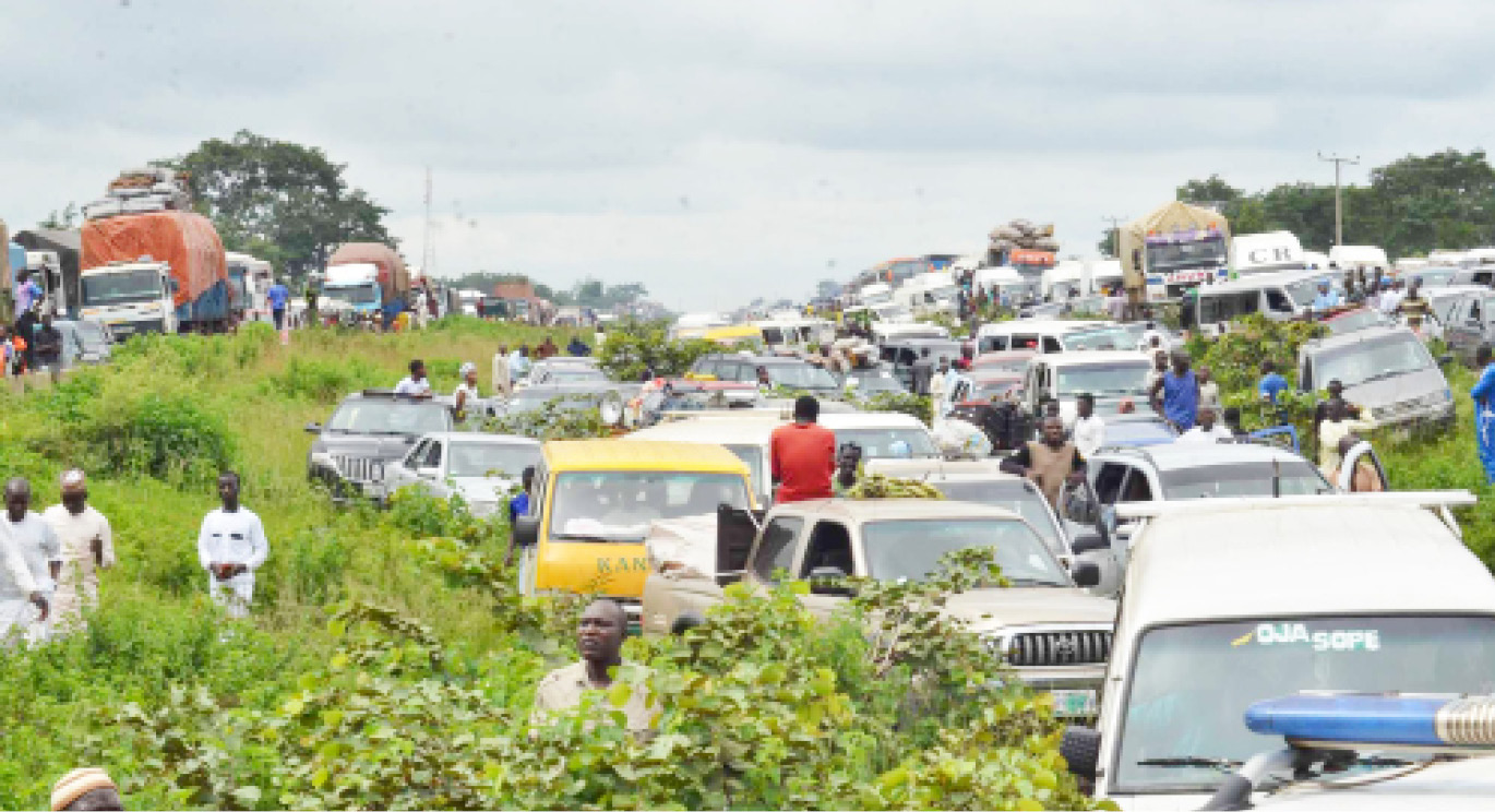 Truck drivers block Wukari-Zaki-Biam highway to protest extortion