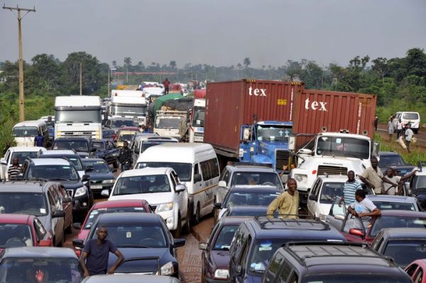 Gridlock: FG reopens Lagos-Ibadan Expressway