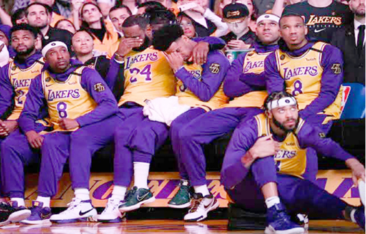 Usher sings at first Lakers game since Kobe Bryant's death