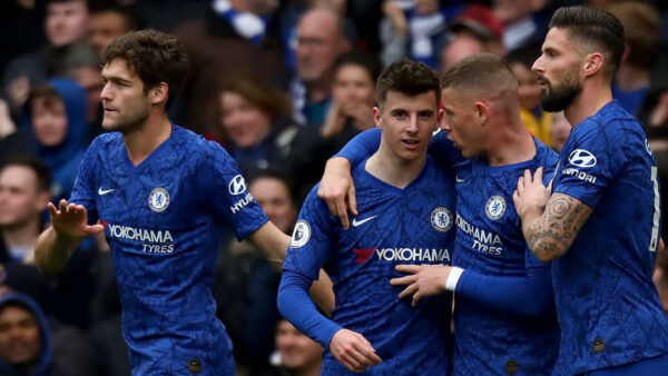 Chelsea crush Everton 4-0 to cement top four place