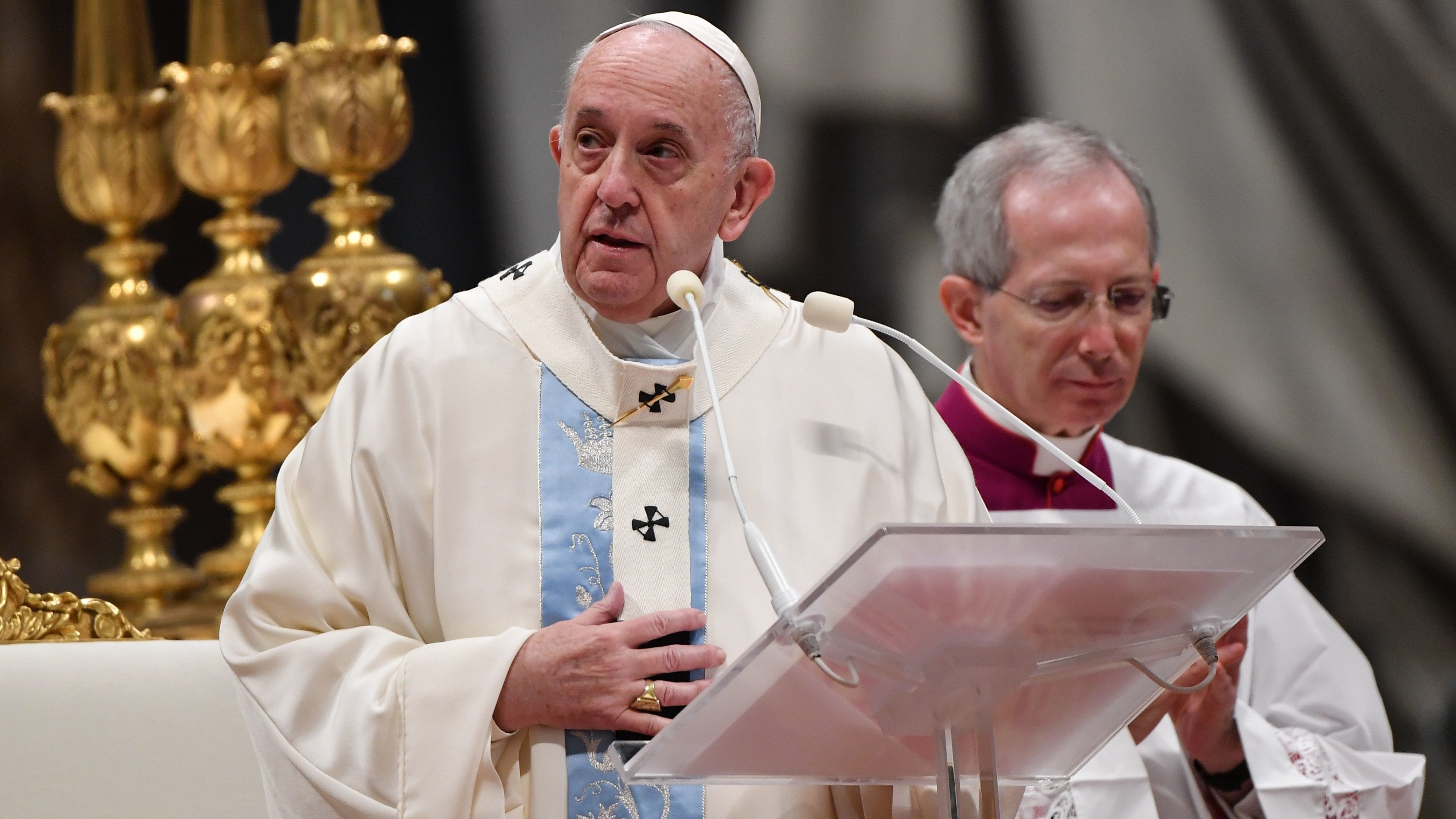 Pope presides over Palm Sunday mass after illness