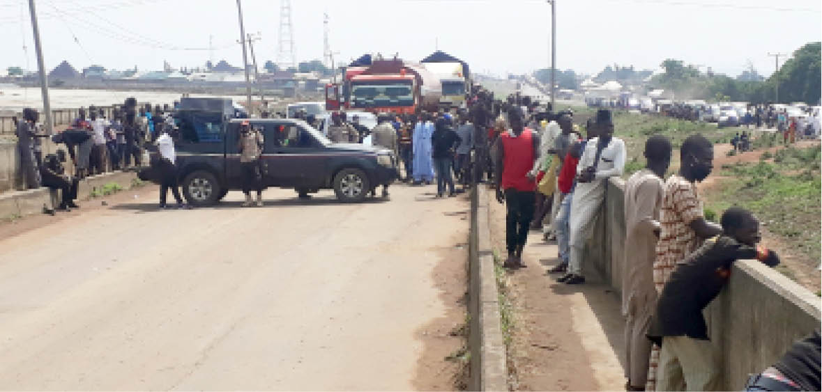 Aggrieved Niger residents block Abuja-Kaduna highway over series of kidnappings