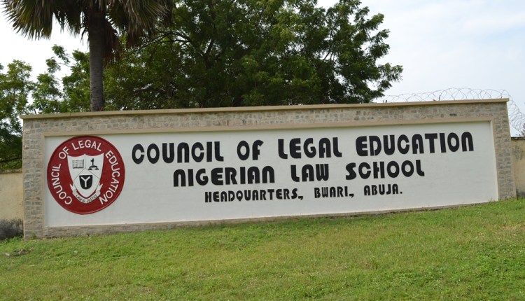 Law School: Between more campuses and vocational training in universities