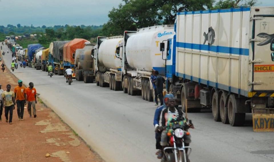 Road Blockade: FG begs truck drivers over protest on damaged Bida-Lambata Road