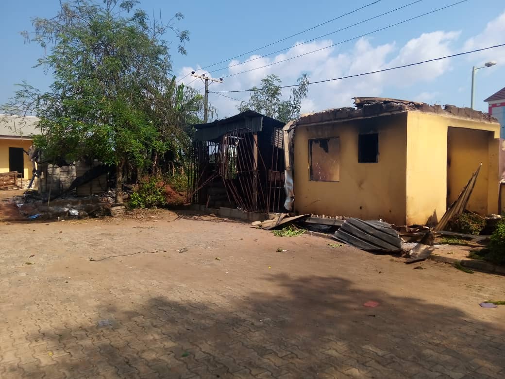 #EndSARS: Hoodlums burn down Asaba High Court complex, slaughter two staff