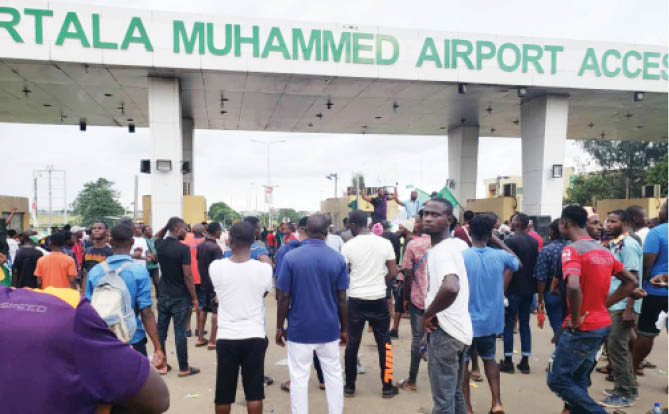 Passengers stranded as aviation unions begin strike, block Lagos Airport