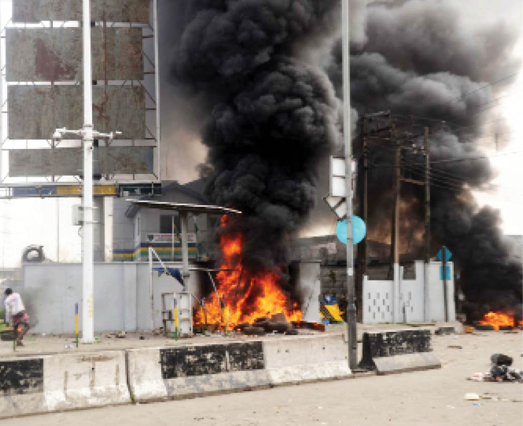 #EndSARS Protest: 2 Policemen killed, 10 stations, 3 banks, malls looted in Lagos