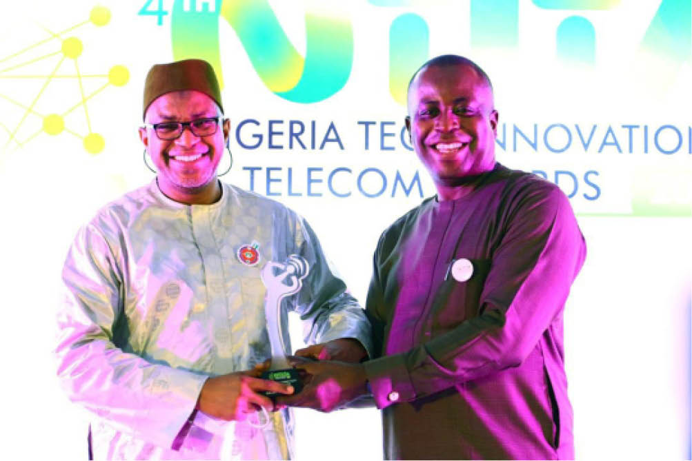 From left: Prof. Muhammad Abubakar, MD/CEO of Galaxy Backbone, and Mr. Olusola Teniola, the President, Association of Telecommunications Companies of Nigeria (ATCON) during Nigeria Tech Innovation & Telecoms Awards (NTITA) award presentation recently.