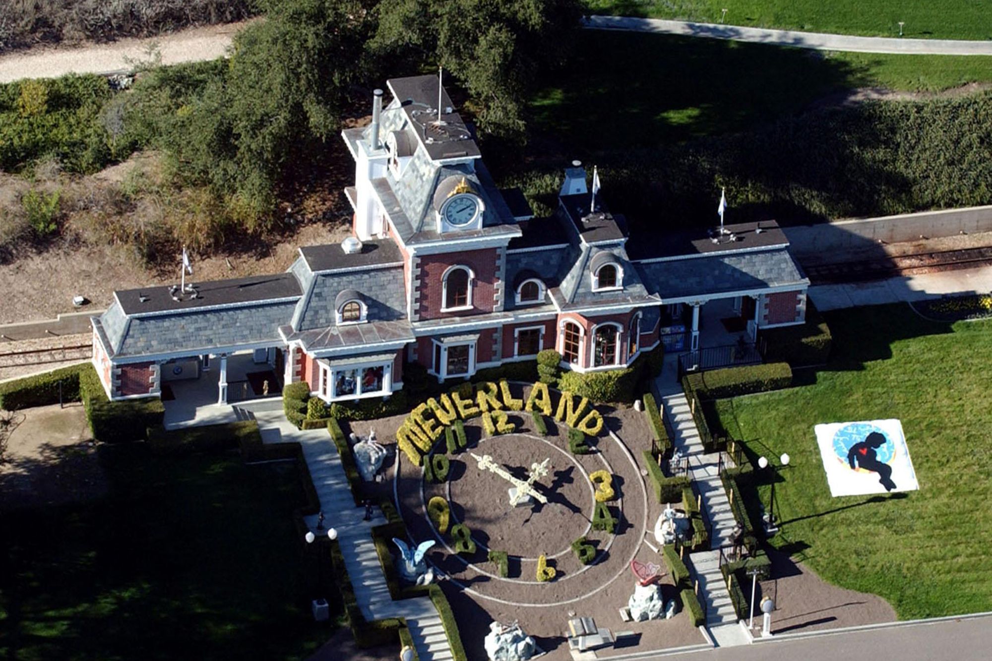 Billionaire, Ron Burkle, buys Michael Jackson’s Neverland Ranch for $22m