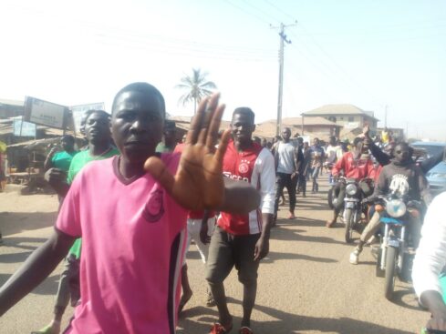 One Shot, As Kafanchan Residents Protest Electricity Tariff Hike ...