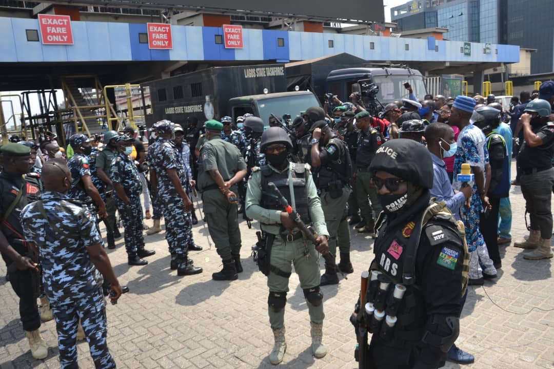 PHOTOS: Police occupy Lekki tollgate to prevent protesters from reassembling