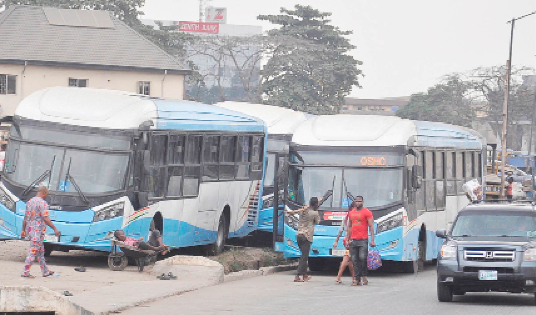 Residents battle technical hitches as Lagos BRT goes cashless