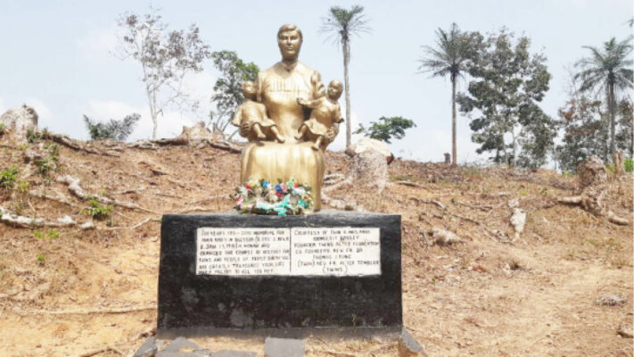 Statue of Mary Slessor depicting that she was the saviour of twins