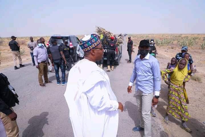 PHOTOS: Zulum Stops His Convoy To Assist Women Fetching Firewood