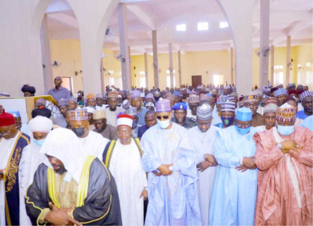 Governor Babagana Umara Zulum of Borno State (4th right), his deputy, Umar Usman Kadafur (3rd right) with dignitaries at the funeral of Hajiya Aishatu, mother of Borno’s deputy governor, which held yesterday at the Central Mosque in Biu town. The funeral was performed by the Chief Imam of Biu, Sheikh Nurudeen Umar