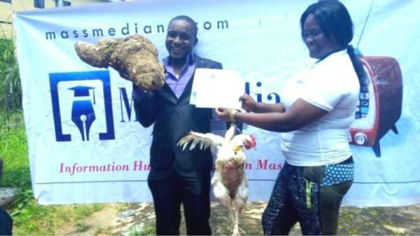 Best Somadina received his rewards as the Mass Communication Best Graduating Student from Chukwuemeka Odumegwu Ojukwu University (COOU), formerly known as Anambra State University in 2017. The photograph went viral recently
