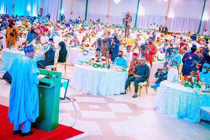 Buhari dines with N/Assembly members, vows to end insecurity