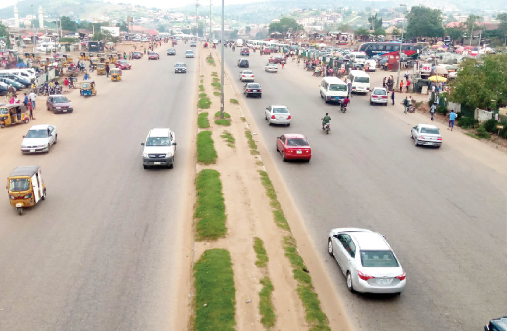 Illegal Motor parks situated at both lanes of the Nyanya area of Abuja