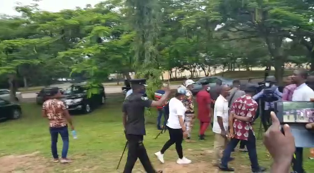 Police chase IPOB members from Nnamdi Kanu’s trial