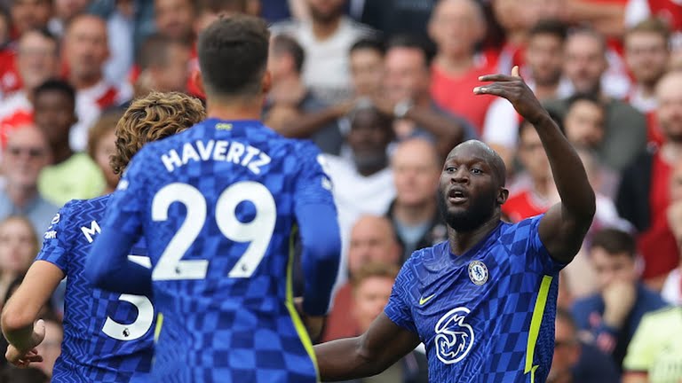 Lukaku strikes as Chelsea sink Arsenal, Kane back in Spurs win