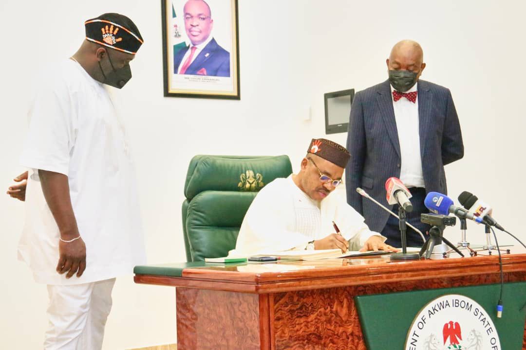 Emmnauel signs N700bn budget for 2023