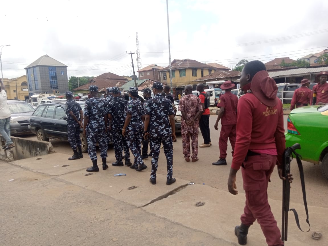 Policemen flee as gunmen invade Ogun monarch’s palace during APC congress (video)