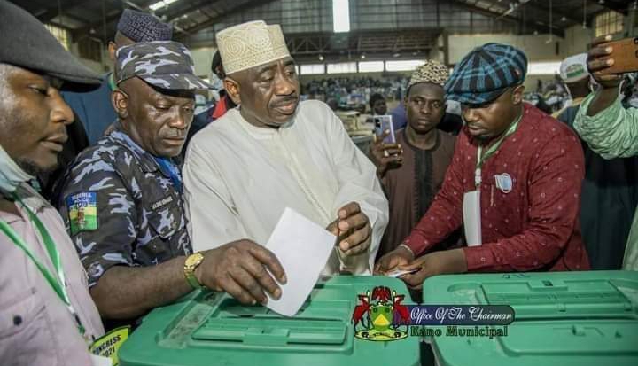 Police probe officer captured voting during Kano APC congress