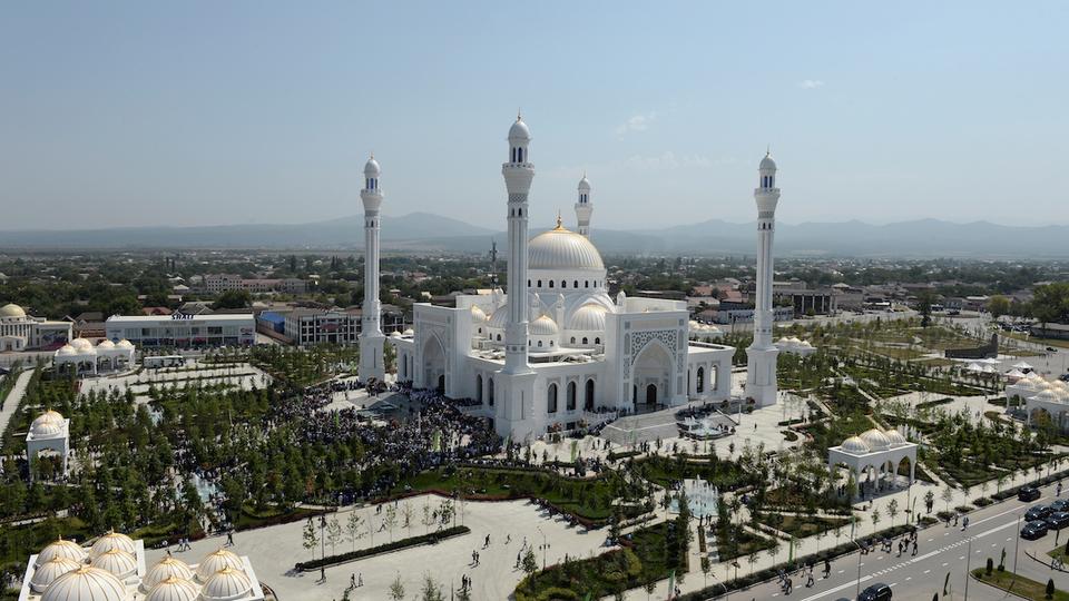 UK mosque plan to end prayers in car park