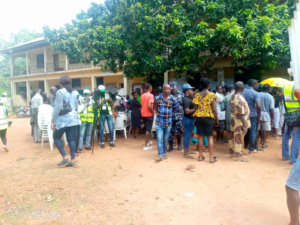 Anambra guber: INEC official stranded over technical glitches