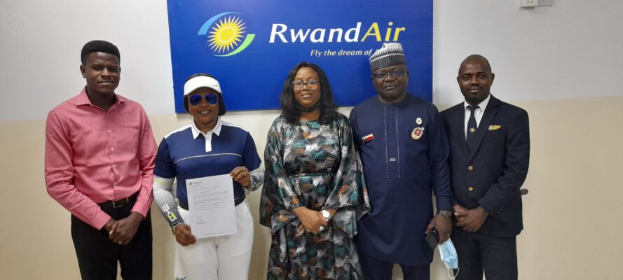 winner-of-daily-trust-golf-tournament-gets-rwandair-ticket-g