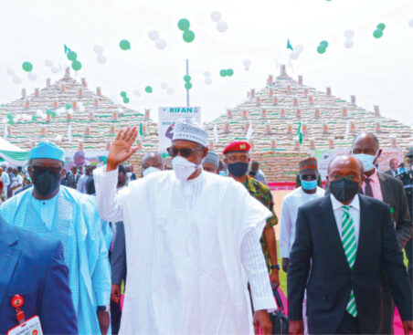 President Muhammadu Buhari (M) flanked by the CBN Governor Mr Godwin Emefiele and Ekiti State Governor, Dr Kayode Fayemi during the launch of the 2022 FCT Mega Rice Pyramid at the Trade fair Complex in Abuja