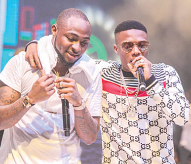 Nigerian tweeps react as Davido, Wizkid share heart-warming hug at club