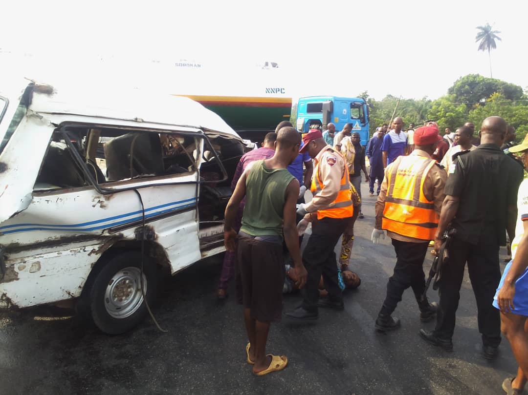 4 die, 12 injured in fresh Lagos-Ibadan Expressway crash