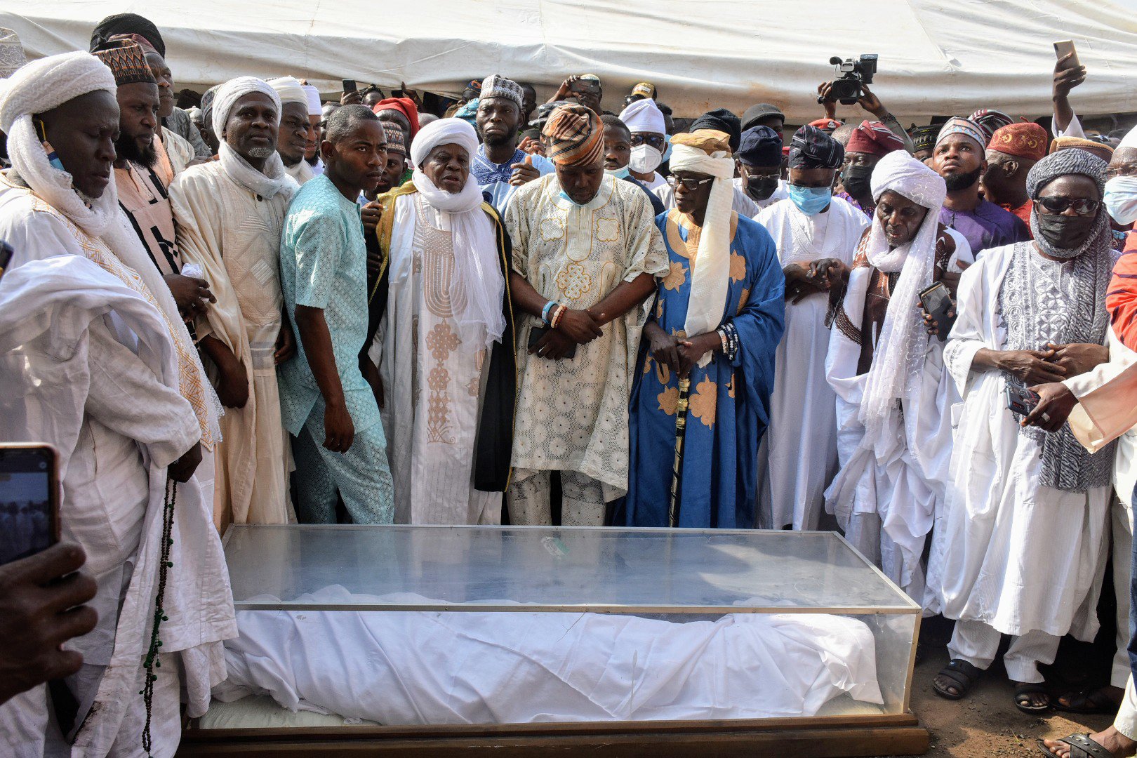 Buhari, govs, Atiku, Tinubu, others mourn as Olubadan buried