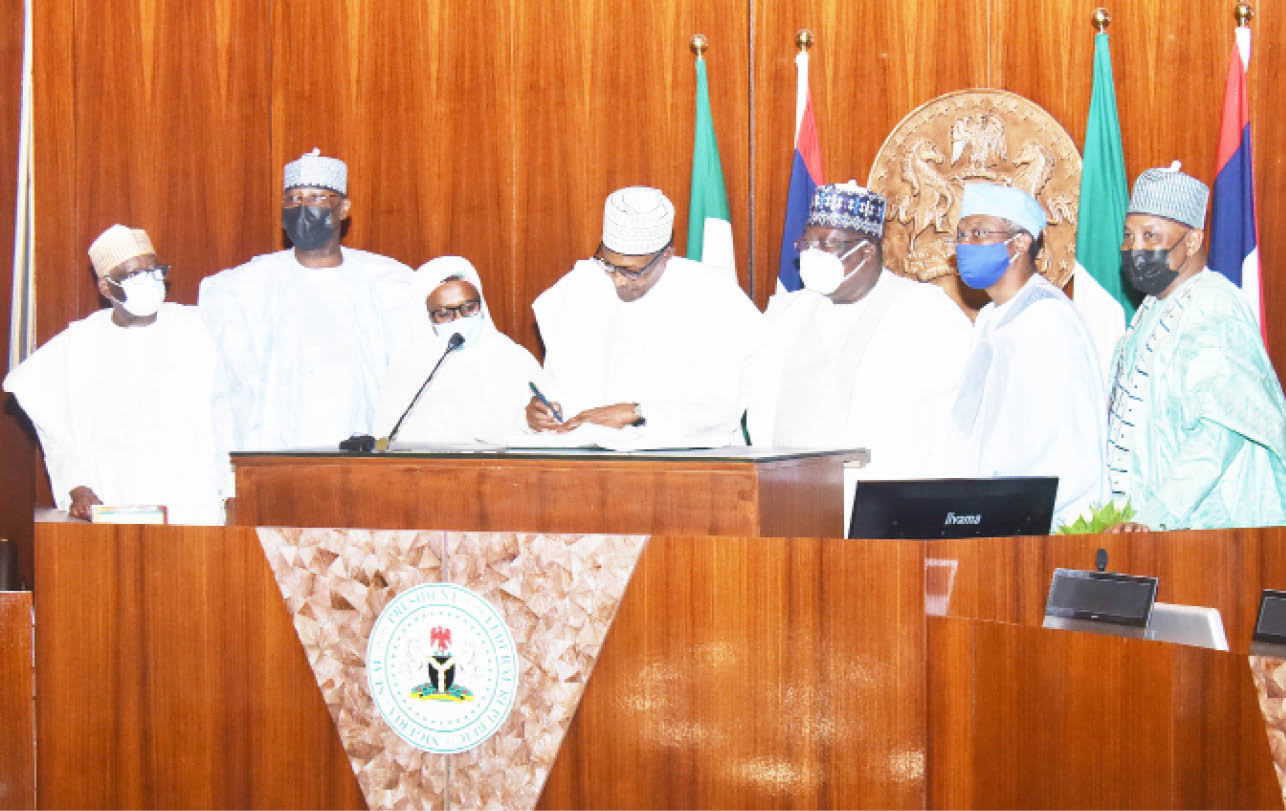 Buhari signs electoral bill, rejects exclusion of appointees from primaries