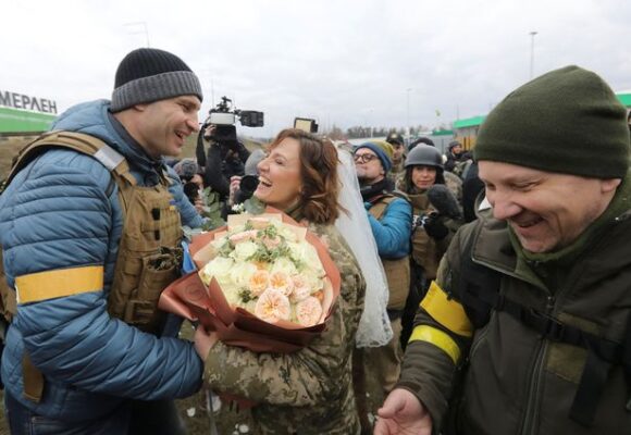 Ukrainian couple exchanges wedding vows at war front