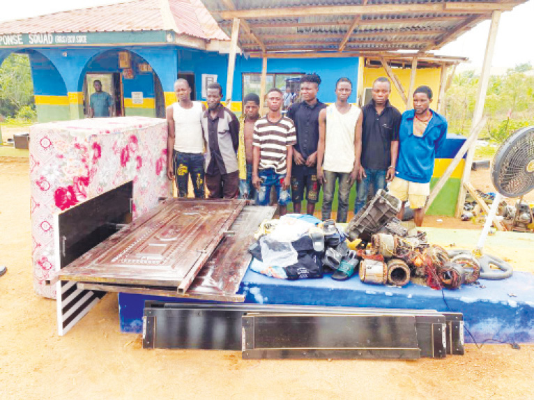 Police arrest 8 burglars in Ekiti