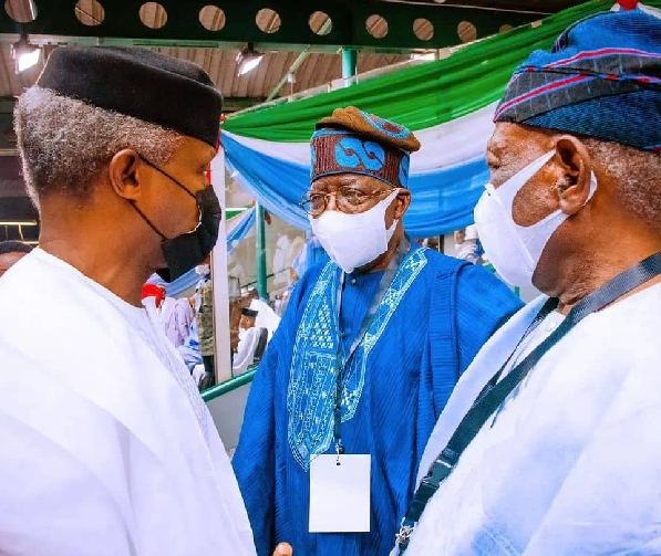 PHOTO: Tinubu, Osinbajo meet at APC Convention amid 2023 presidential tussle