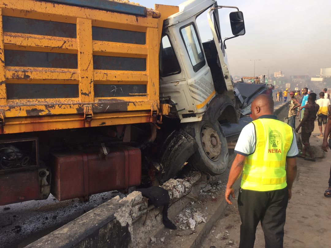 Two killed, many injured as bus returning from Lagos market crashes