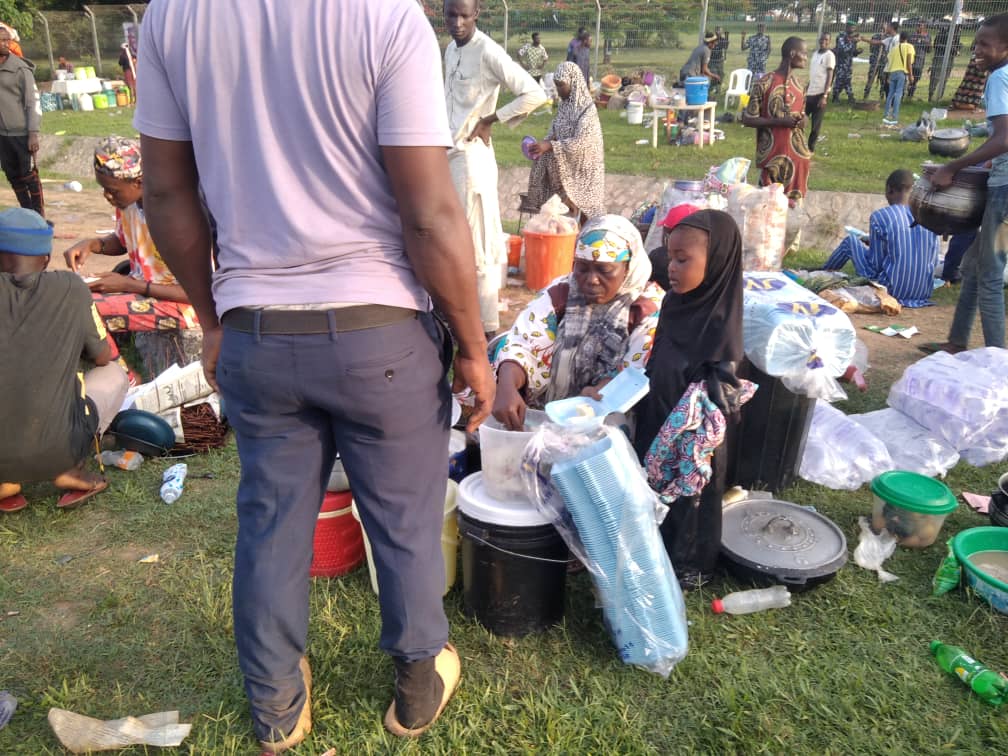 [PHOTOS] Petty traders throng venue of PDP Presidential Primary