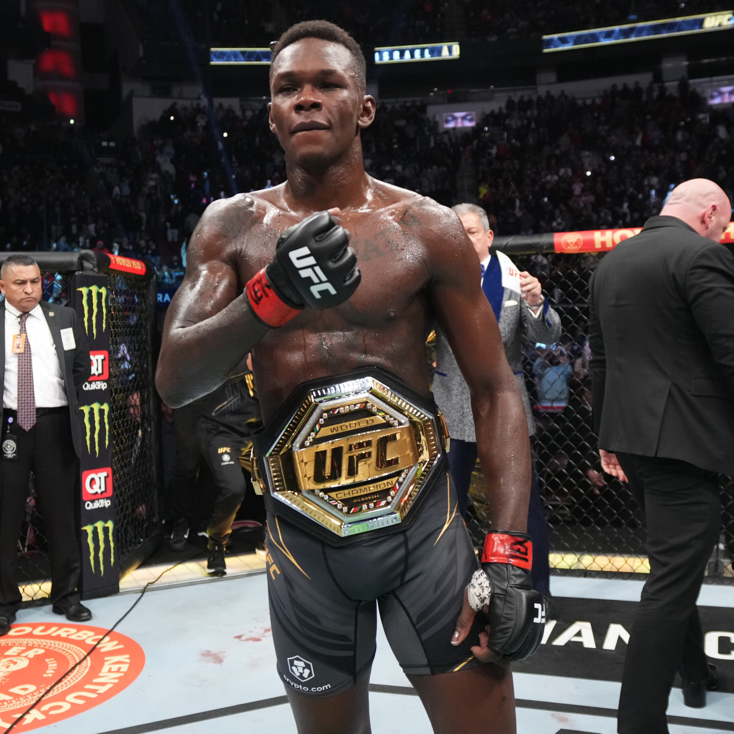 Israel Adesanya beats Cannonier to retain UFC middleweight title