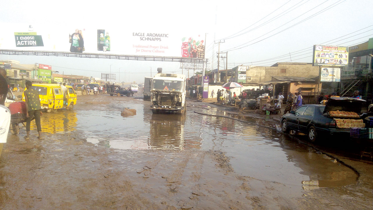 Abiodun fires road contractor, gives FG two weeks to fix Lagos-Abeokuta expressway