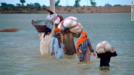 Buhari draws global attention to Pakistani floods